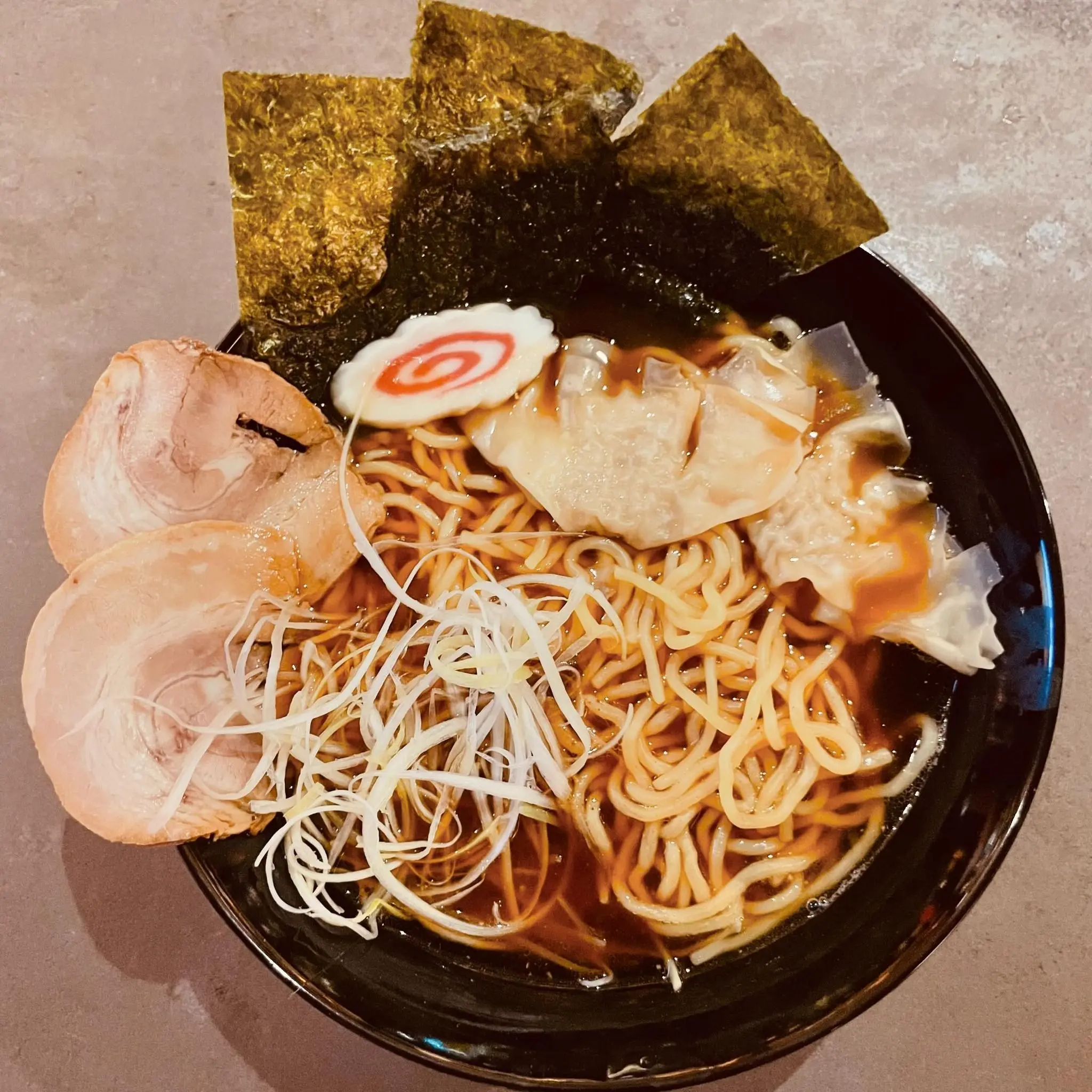 『BOWMORE』スタッフがお気に入りになったウイスキー。恵比寿のダーツバーレルムでは、本日もさまざまなお酒をご提供しております。